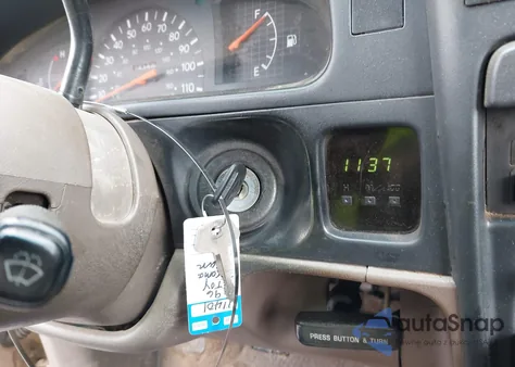 1996 Toyota Tacoma Xtracab z USA, uszkodzony, nr VIN 4TAVL52N3TZ159304